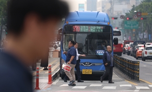 "내릴 때 안 찍어도 환승OK"…서울시, 10월 시내버스에 ‘태그리스’ 시범 도입