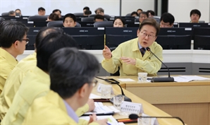 李대통령 “침수피해, 가족일로 생각해야…잘한 대응엔 ‘까방권’”