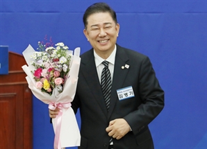 [속보] 민주당 신임 원내대표에 김병기…"부끄럽지 않게 업무"