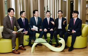 “코스피 삼천? 이대로면 '사천피' 간다…30년 묵은 코리아 디스카운트 끝내야” [S머니+]