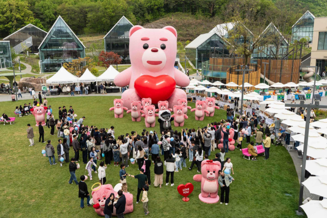 롯데홈쇼핑이 자체 제작한 캐릭터 '벨리곰'을 내세워 전시를 진행했다. 사진 제공=롯데홈쇼핑