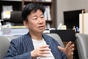 "생존위해 LKB와 합병…기업분쟁 등 전문팀 구축"