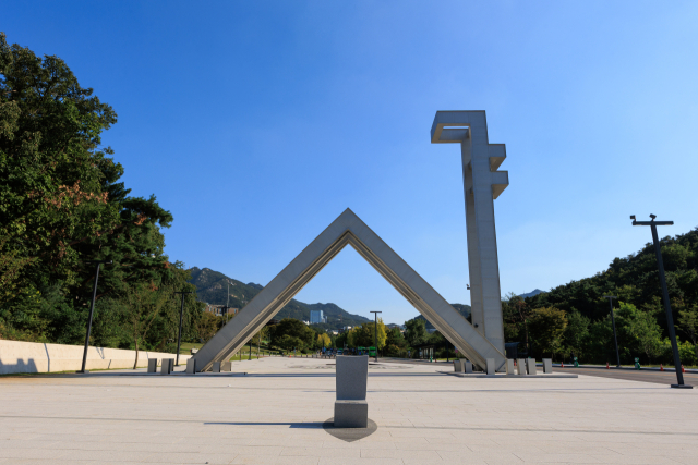 [단독] 서울대 "스타교수 지켜라" 70세까지 연구·인력지원