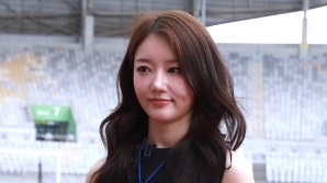 이유나, 잇씬 포토키오스크 모델로 화성FC 현장서 팬들과 호흡