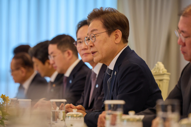 이재명 대통령이 13일 서울 용산 대통령실 청사에서 6경제단체·기업인 간담회를 하고 있다. 연합뉴스