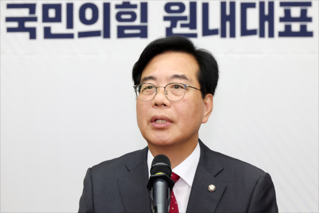 송언석 국민의힘 의원이 16일 국회에서 열린 원내대표 선출 의원총회에서 원내대표로 선출된 뒤 당선 수락 연설을 하고 있다. 오승현 기자