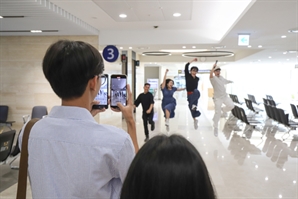 ‘1300만 팔로워’ 필리핀 인플루언서 10명, 용인세브란스 찾은 이유?