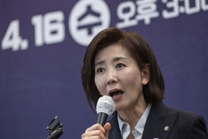“위선·거짓·포장선전”…李대통령 장남 결혼식 작심 비판 나선 나경원, 왜?