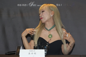 금메달처럼 '코망되르' 목에 걸고 나온 조수미 "한국의 영광"