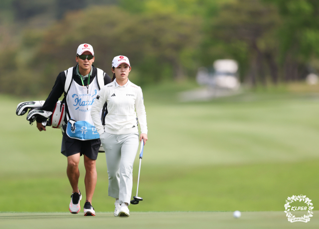 그린으로 이동하고 있는 황유민. 사진 제공=KLPGA
