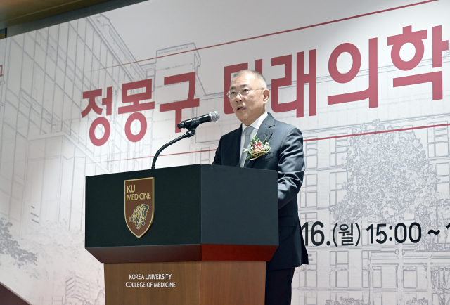 정의선 현대자동차그룹 회장이 16일 서울 성복구 고려대학교 의료원 메디사이언스파크에서 열린 ‘정몽구 미래의학관’ 준공식에서 인사말을 하고 있다. 사진제공=현대차그룹