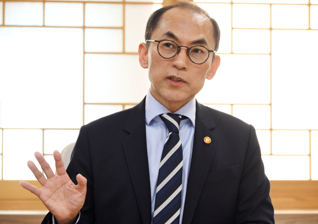 고학수 개인정보보호위원회 위원장이 2월 정부 서울청사에서 서울경제신문과 인터뷰를 하고 있다. 오승현 기자