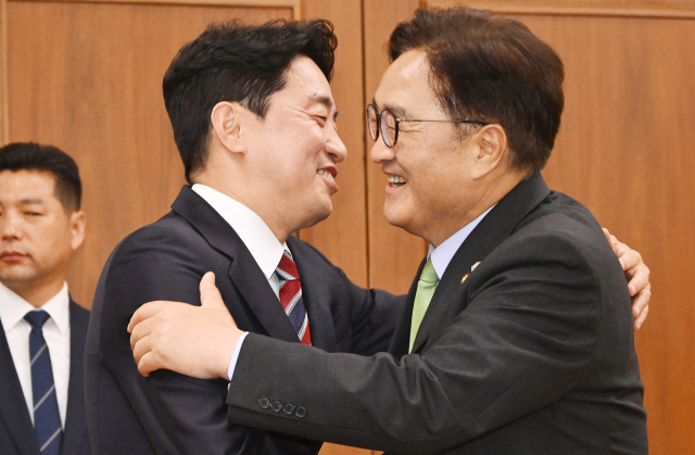 국회 찾은 강훈식 대통령 비서실장