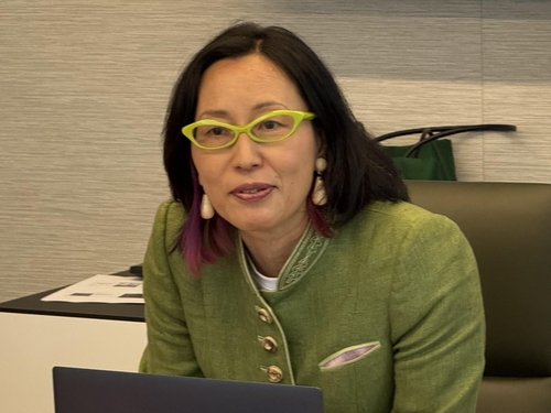 이소영 미국 샌프란시스코 아시안 아트 뮤지엄 관장이 16일(현지 시간) 미국 뉴욕 맨해튼에서 열린 기자 간담회에 참석해 미술관 운영 방향을 소개하고 있다. 뉴욕=연합뉴스