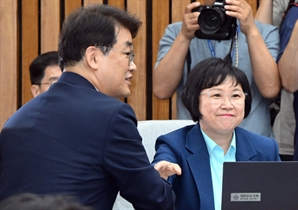 김민석 인사청문특위, 與野 증인·참고인 이견 보이며 정회