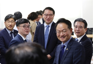 당정 "추경에 세입경정 포함…민생지원금 전 국민에 지원"