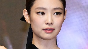 "내 딸이 누군지 알아? 블랙핑크 제니야" 책까지 낸 남성…법원 판단은?