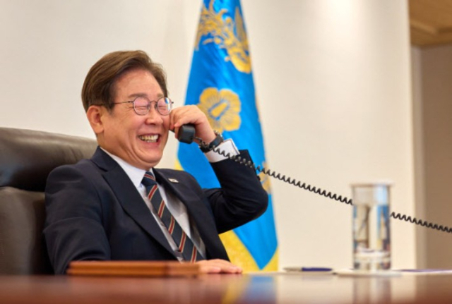 이재명 대통령과 이시바 일본 총리 통화하는 모습. 사진 제공=대통령실