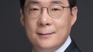 김덕환 현대카드 대표, 임기 8개월 남기고 물러난다