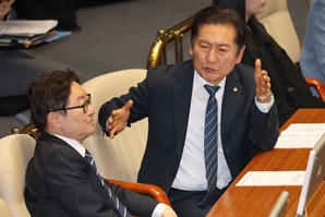 강성 당원 눈치보는 與, 법사위원장 논란에 “논의 안했다” 발빼