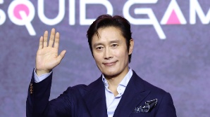 美 지미 팰런쇼 출연한 이병헌…“오징어게임 본 10살 아들이 한 말은?”