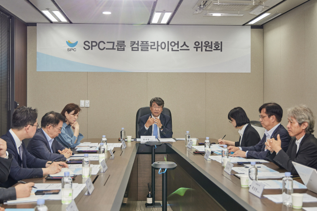 16일 진행된 SPC 컴플라이언스 위원회 제 1차 회의에서 김지형 위원장이 발언하고 있다. 사진제공=SPC