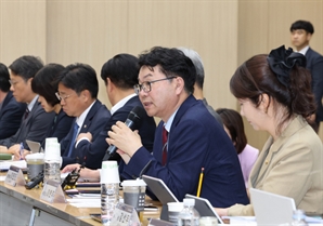 국정기획위원장 “노동시장 이중구조·임금격차 해소해야”