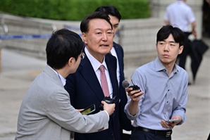 경찰 특수단 "특검과 尹 전 대통령 체포영장 신청 논의"