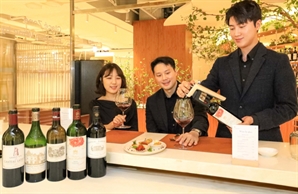 '한 잔 프리미엄'에…백화점 와인 매출 쑥