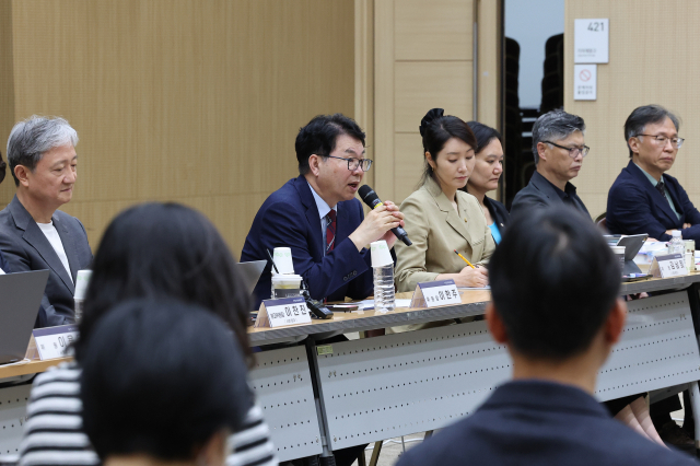 이한주 국정기획위원회 위원장이 19일 정부세종컨벤션센터에서 열린 사회1분과의 고용노동부 업무보고에서 발언하고 있다. 연합뉴스