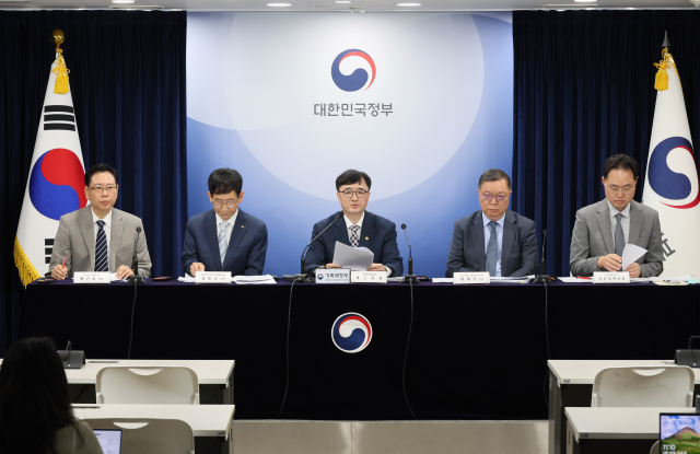 임기근(가운데) 기획재정부 2차관이 20일 서울 종로구 정부서울청사에서 2024년도 공공기관 경영평가 결과에 대해 브리핑하고 있다. 연합뉴스