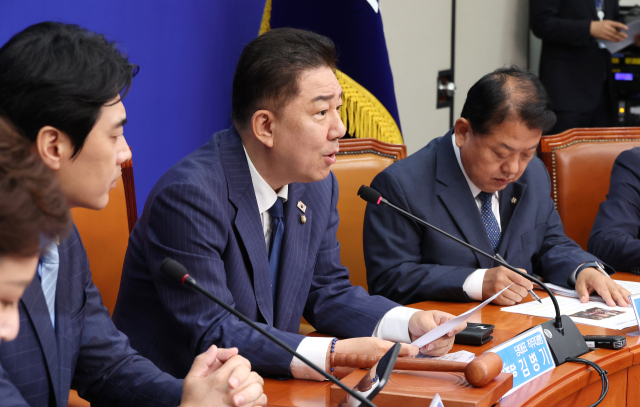 김병기 더불어민주당 당 대표 직무대행 겸 원내대표가 20일 국회에서 열린 최고위원회의에서 발언하고 있다. 연합뉴스