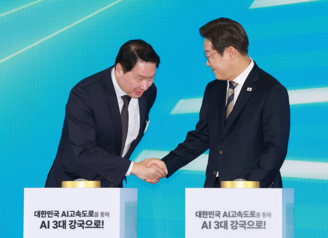 李 "韓 깔딱고개 넘는 중…AI가 희망"