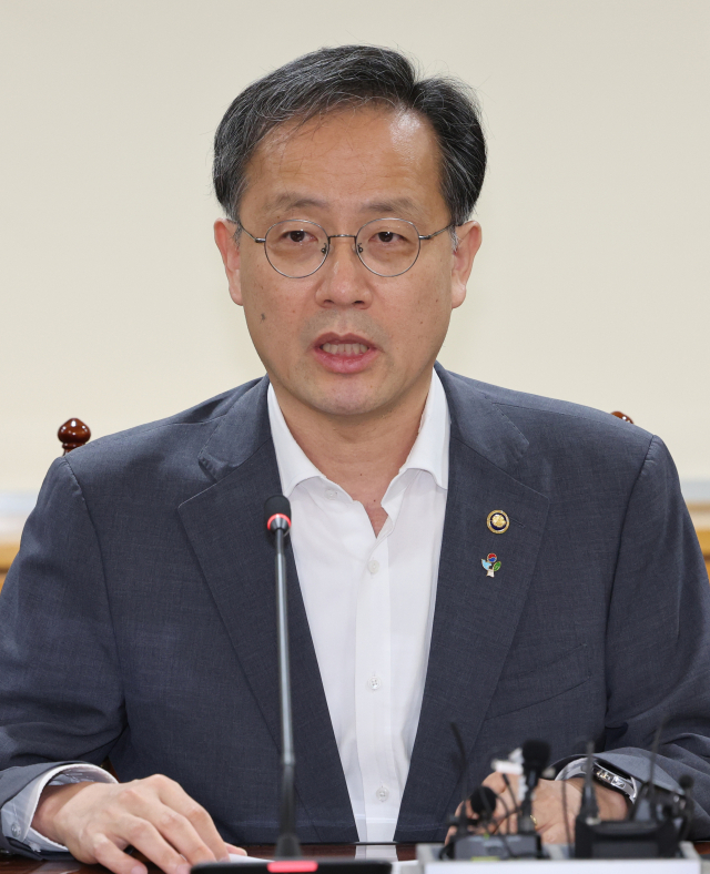 이형일 기재부 장관 직무대행 1차관이 19일 서울 중구 은행회관에서 열린 거시경제금융회의에서 발언을 하고 있다. 연합뉴스.