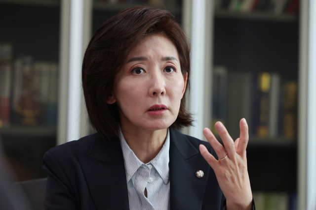 국민의힘 나경원 대선 경선 후보가 서울 여의도 국회 의원회관에서 연합뉴스와 인터뷰하고 있다. 연합뉴스