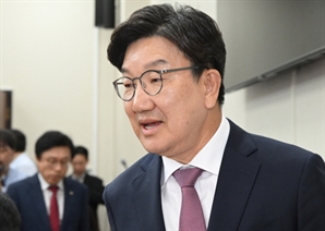 권성동 "정부·여당 '인사 참사' 점입가경…편 따라 낙마 갈려"