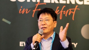 "유럽 배터리 인재 모시자" LG엔솔, 경영진 총출동 채용 행사