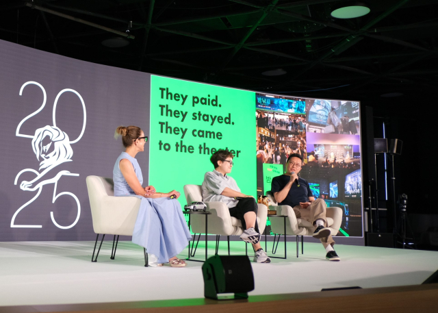 국제 광고제 '칸 라이언즈(Cannes Lions) 2025' 공식 세미나에서 이노션의 미국 자회사 캔버스 월드와이드(Canvas Worldwide)의 크리스티 린드(Kristi Lind·왼쪽부터) 최고고객책임자(CCP)의 진행 하에 김정아 이노션 최고 크리에이티브 책임자(CCO) 부사장, 지성원 현대자동차 브랜드마케팅본부장 전무가 세미나에서 대화하고 있다. 사진제공=현대차