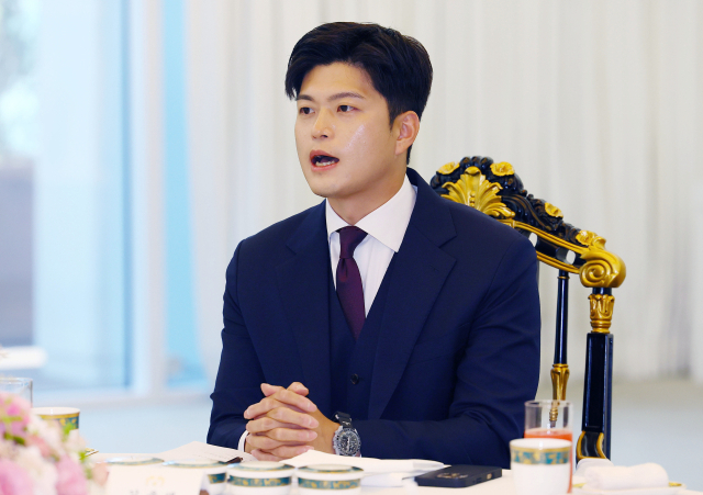 국민의힘 김용태 비상대책위원장이 22일 서울 한남동 관저에서 열린 이재명 대통령과의 여야 지도부 오찬에서 발언하고 있다. 연합뉴스