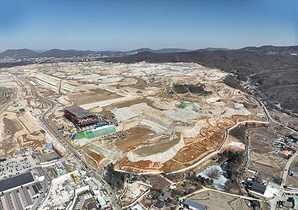인부 숙소도 '규제 발목'…삐걱대는 용인 반도체 클러스터  [시그널]