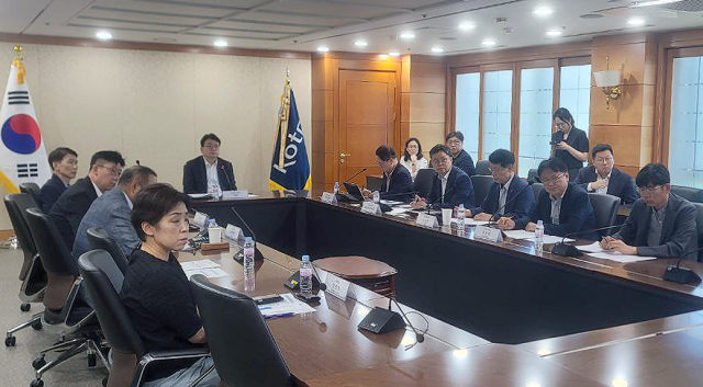 최남호 산업통상자원부 2차관이 22일 대한무역투자진흥공사에서 미국의 이란 공격에 따른 긴급 회의를 주재하고 있다. 사진 제공=산업통상자원부