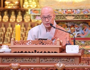 진우스님 청소노동자 등 법회초청…"사회적 약자도 함께 숨쉬는 우리"
