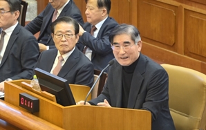 법원, 김용현 추가 구속영장 심문 25일로 연기