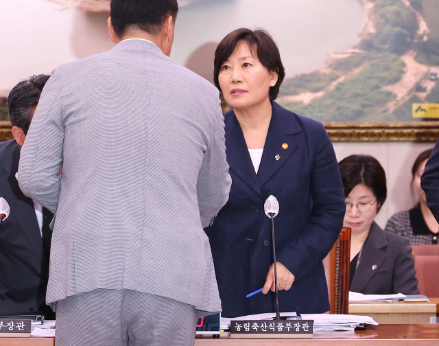 '파격 유임' 송미령 농식품부 장관 "상당히 당황…책임감 무겁다"