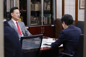 與野 상임위 배분·본회의 합의 결렬…민주 "본회의 개최 불가피"