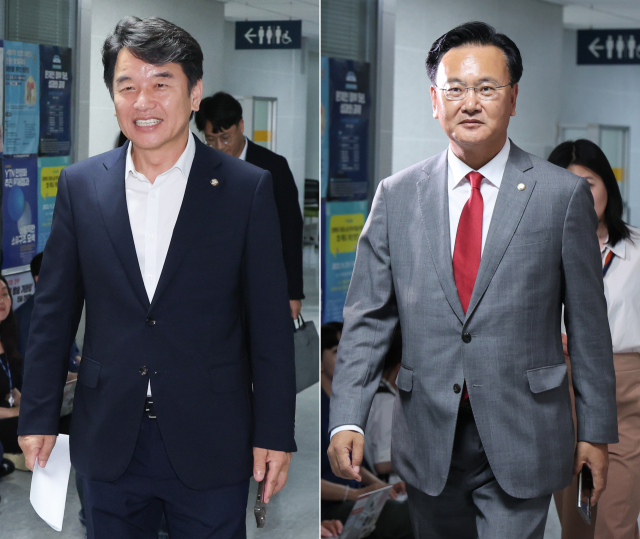 더불어민주당 문진석(왼쪽), 국민의힘 유상범 원내수석부대표가 23일 오후 서울 여의도 국회의원회관에서 본회의 일정 조정과 상임위원장 배분 협상 관련 회동을 위해 각각 입장하고 있다. 뉴스1