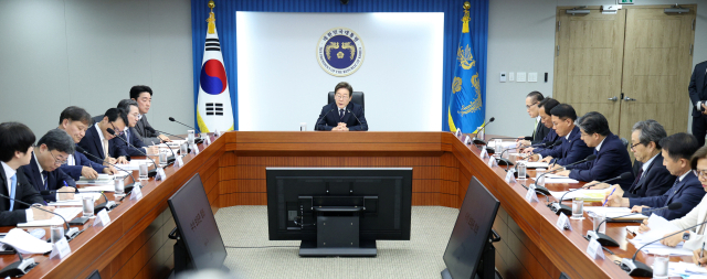 이재명 대통령이 23일 용산 대통령실에서 제1차 수석보좌관회의를 주재하고 있다. 연합뉴스