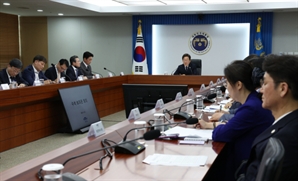 "경제·안보충격 줄일 대책 강구하라"●긴장감 불어넣은 李