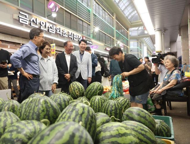 지역화폐로 영유·골프채 결제…"사용처 꼼꼼히 설계를"