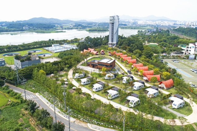 왕송호수 캠핑장 전경. 사진 제공 = 의왕도시공사